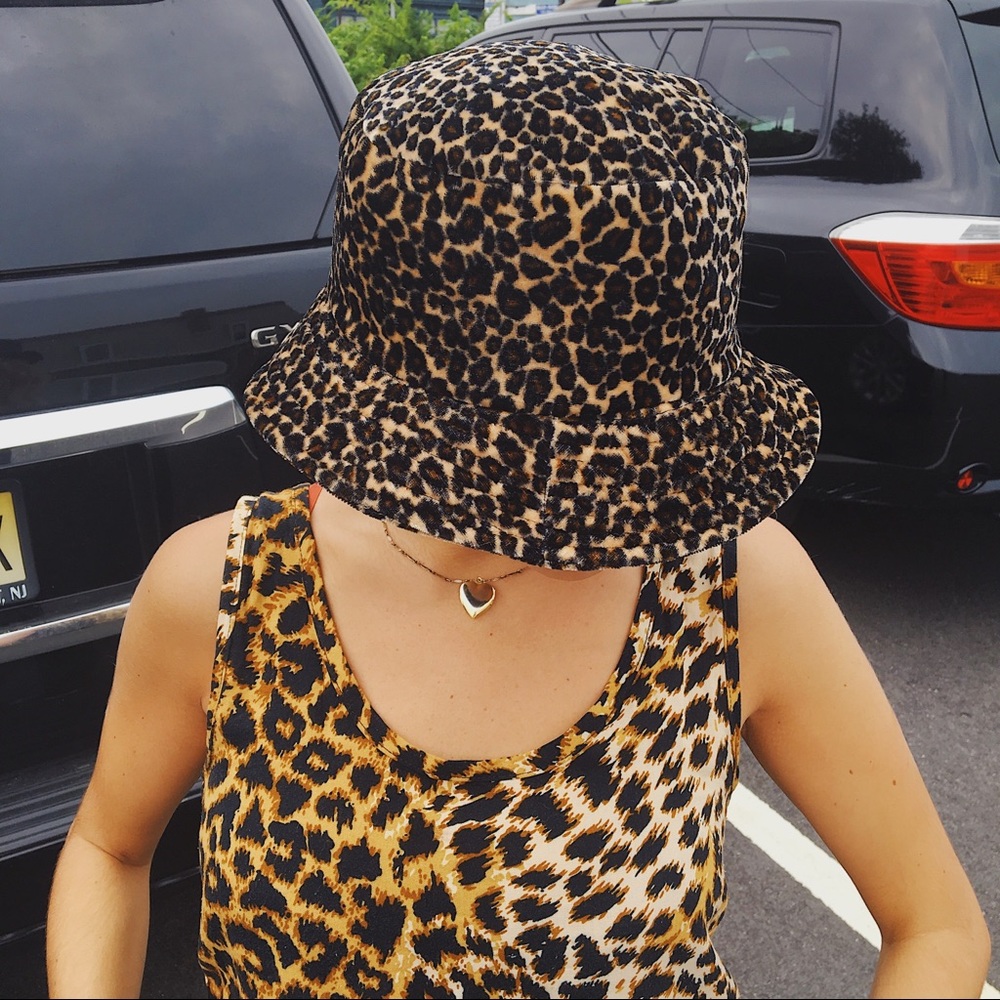 Cheetah bucket hat